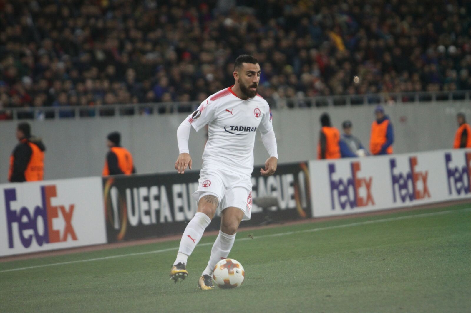 דור אלו בבוקרשט. הציל גול בטוח ביד ולא חטף פנדל... (צילום: בן בודה)